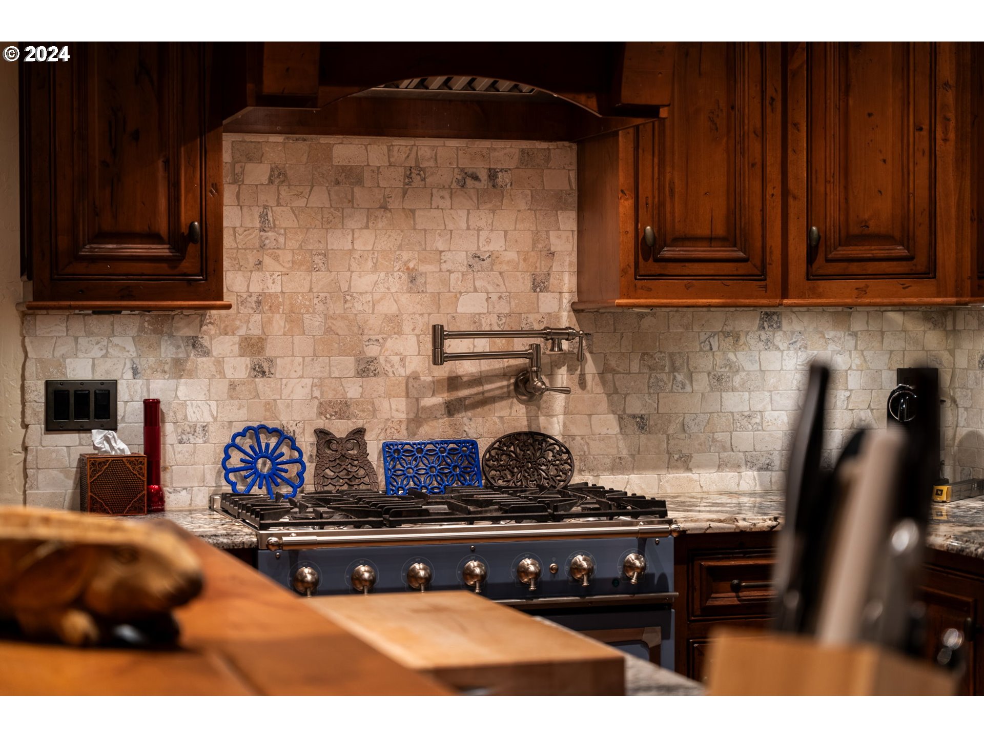 52255 Huntington Road La Pine, OR 97739 - Photo 10 of 48 a kitchen with a stove and cabinets