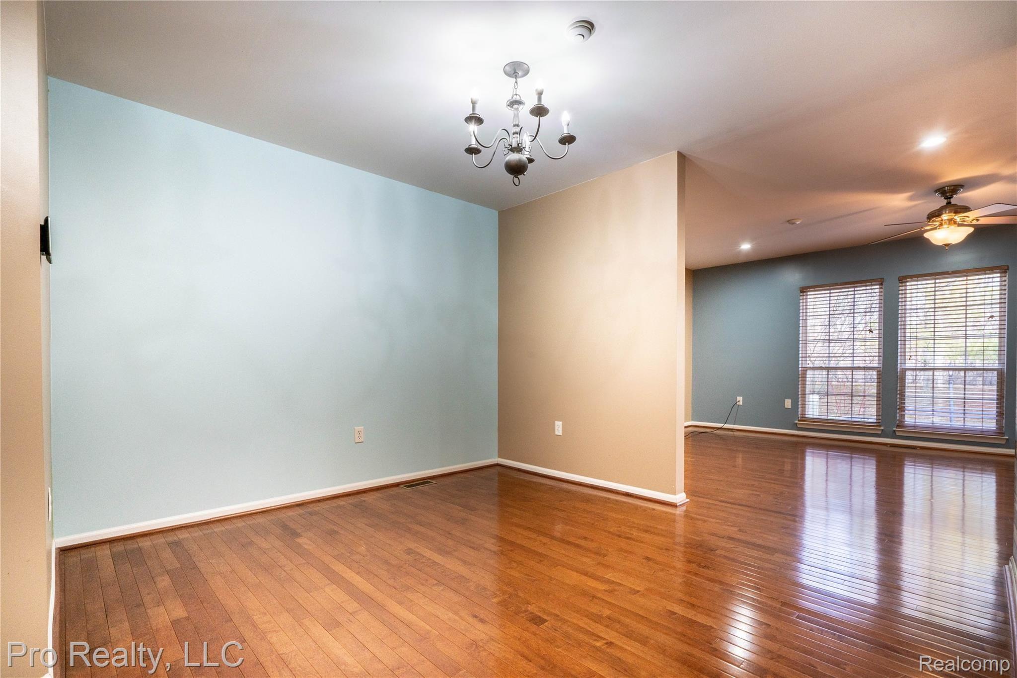 49049 Hawksburry Road Canton, MI 48188 - Photo 14 of 32 DSC03414-HDR.jpg