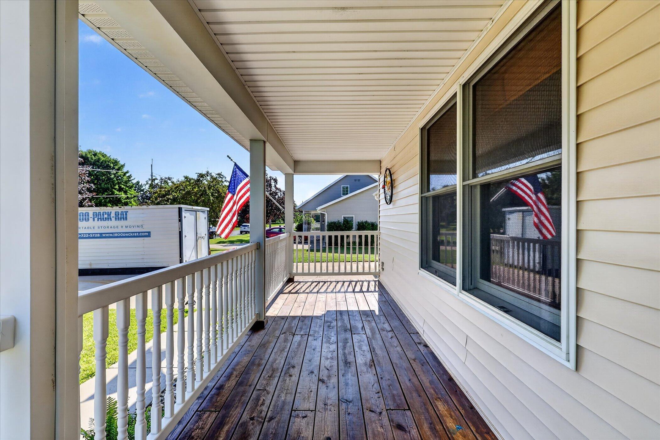 117 Charlotte Street Edmore, MI 48829 - Photo 7 of 44 Porch