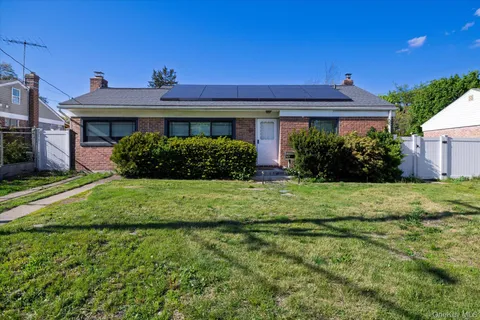 $629,000 | 69 West 22nd Street, Huntington Station, NY 11746