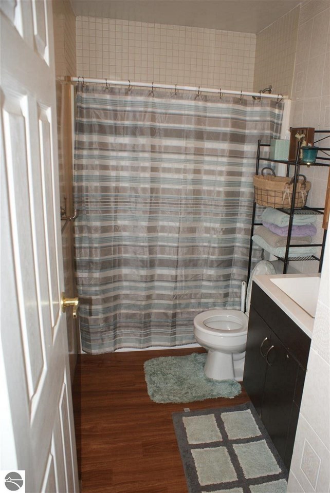 1927 Radcliff Road Traverse City, MI 49685 - Photo 31 of 48 1859990-30.JPG