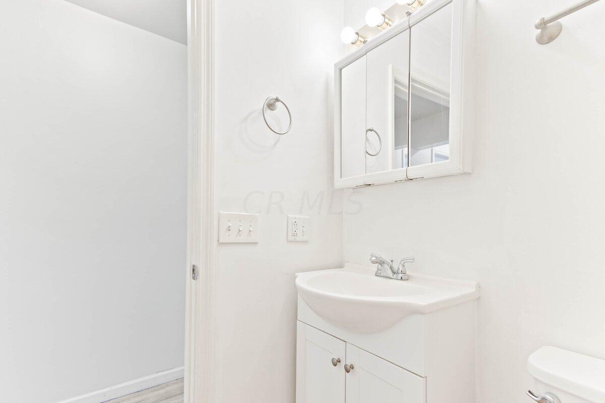 1850 Demorest Road Columbus, OH 43228 - Photo 12 of 25 Bathroom 2 (1)
