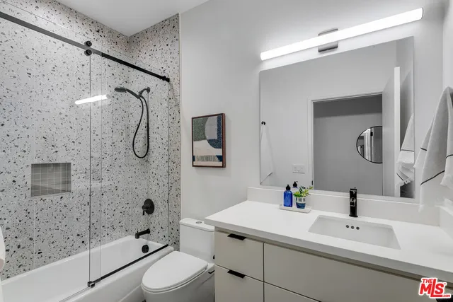 $5,850 | 841 North La Fayette Park Place, Los Angeles, CA 90026