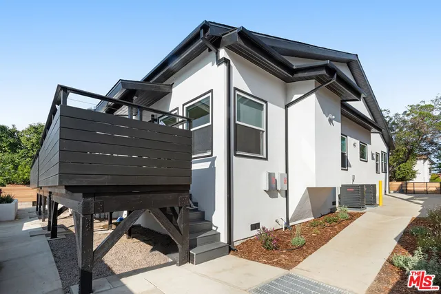 $5,850 | 841 North La Fayette Park Place, Los Angeles, CA 90026