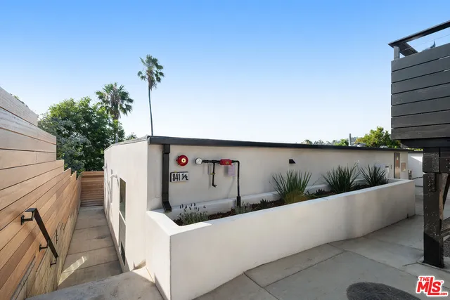 $5,850 | 841 North La Fayette Park Place, Los Angeles, CA 90026