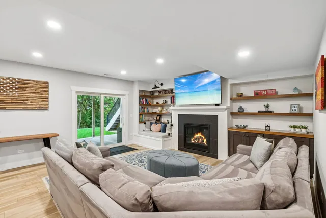 $999,000 | 3708 Peregrine Way, Elgin, IL 60124