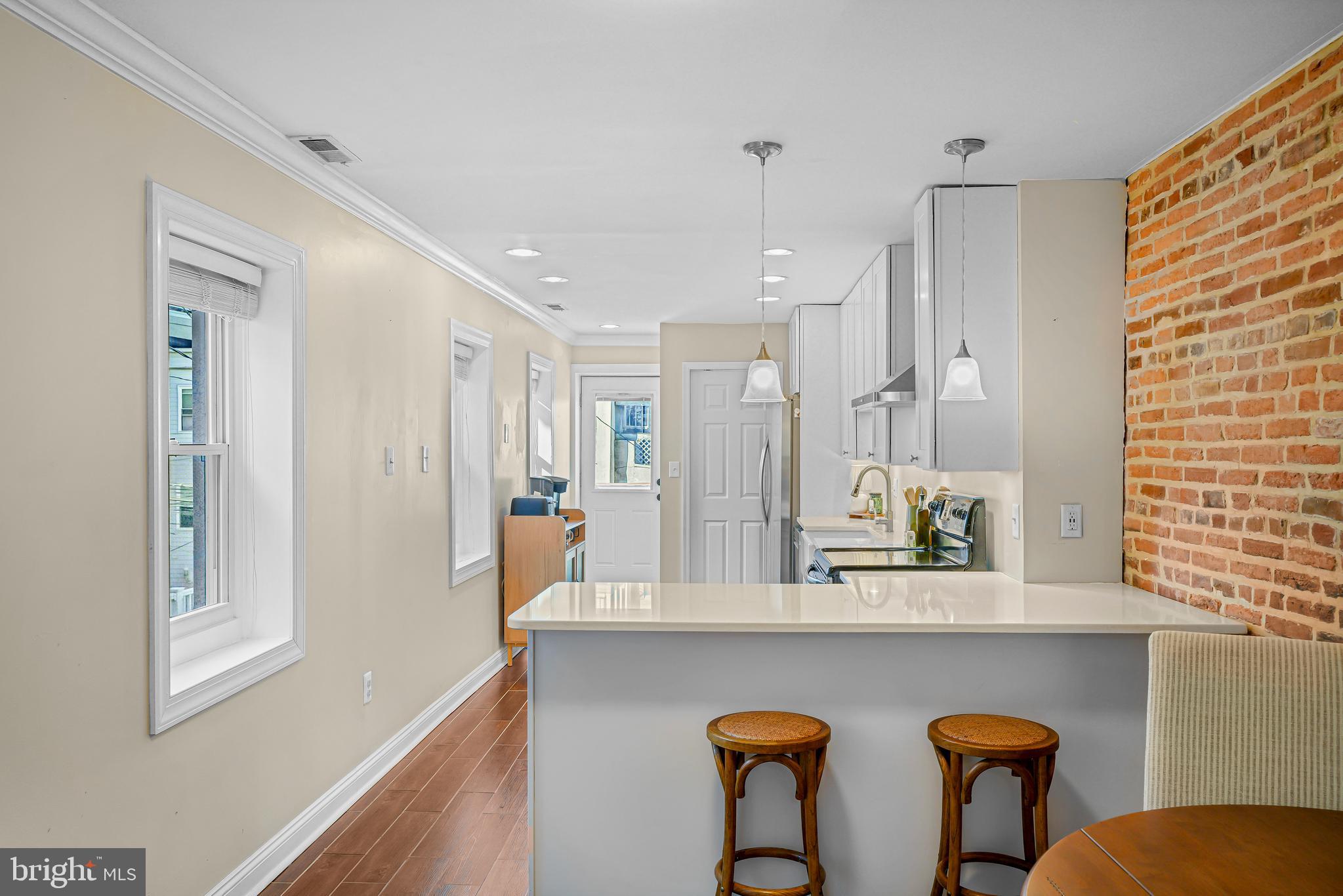 1232 Riverside Avenue Baltimore, MD 21230 - Photo 13 of 51 Beautiful kitchen with breakfast bar