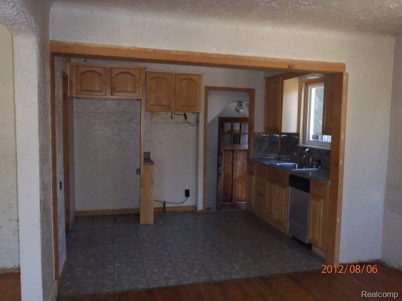 5599 Alter Road Detroit, MI 48224 - Photo 8 of 13 P8060079.JPG