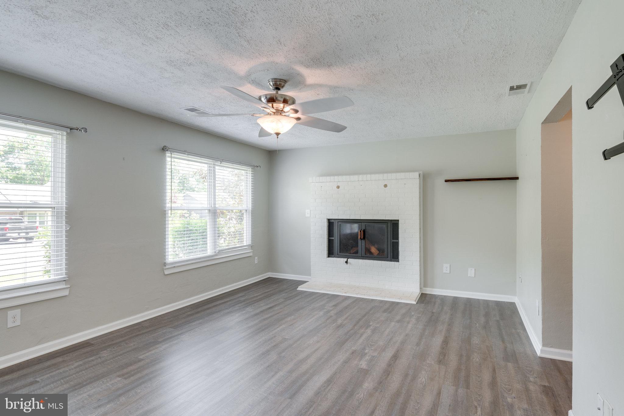 311 Silver Ridge Drive Sterling, VA 20164 - Photo 18 of 43 Gallery Image 18