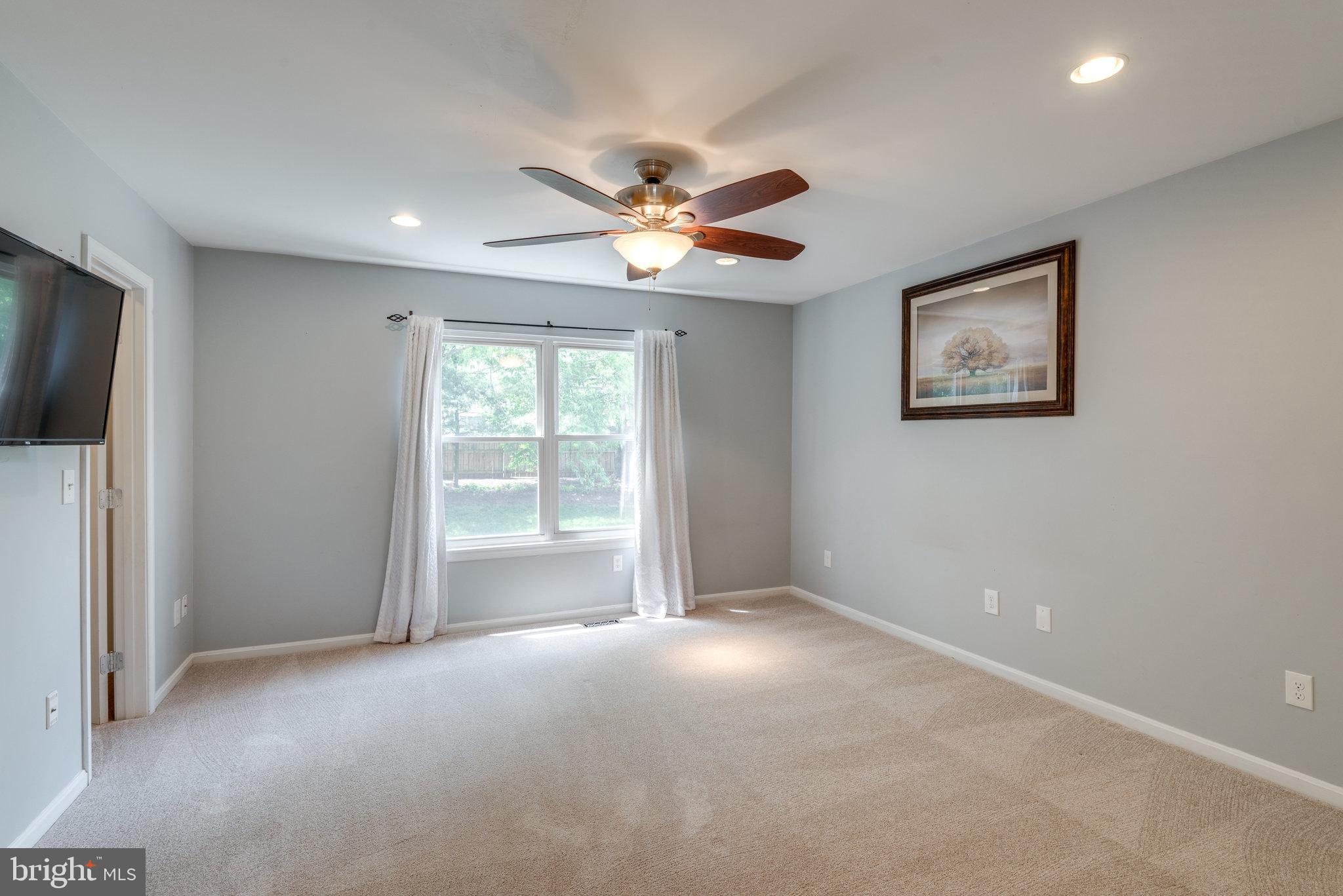 311 Silver Ridge Drive Sterling, VA 20164 - Photo 31 of 43 Gallery Image 31