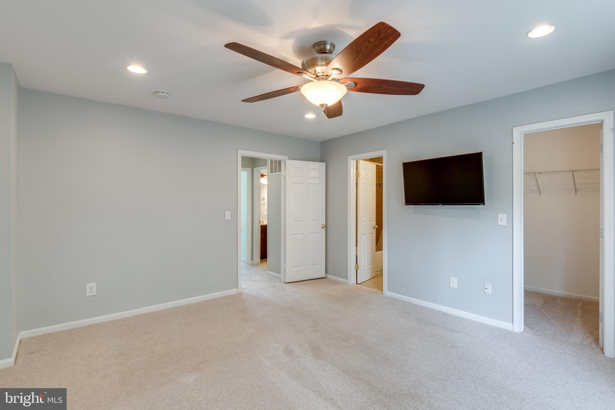 311 Silver Ridge Drive Sterling, VA 20164 - Photo 32 of 43 Gallery Image 32