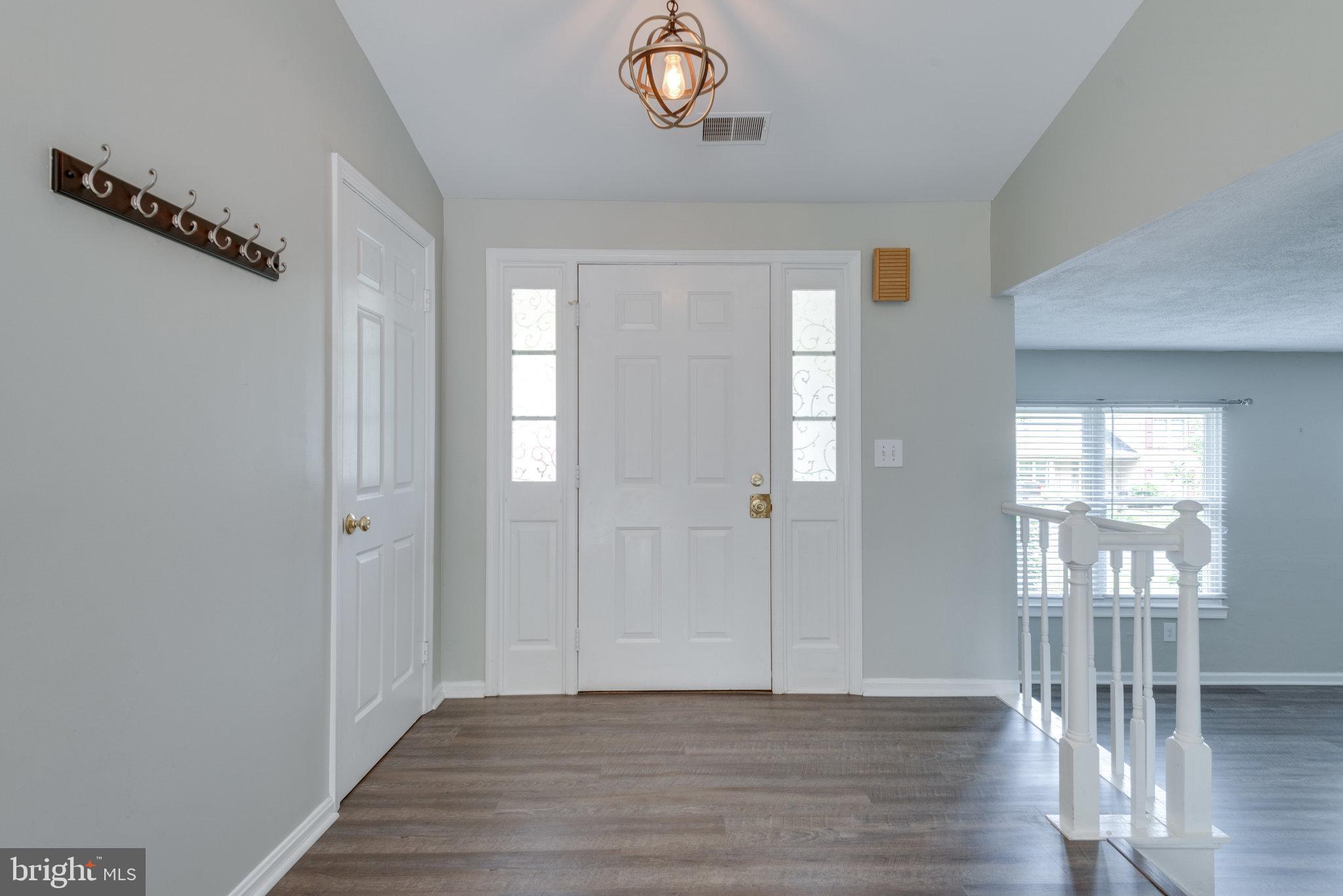 311 Silver Ridge Drive Sterling, VA 20164 - Photo 5 of 43 Gallery Image 5