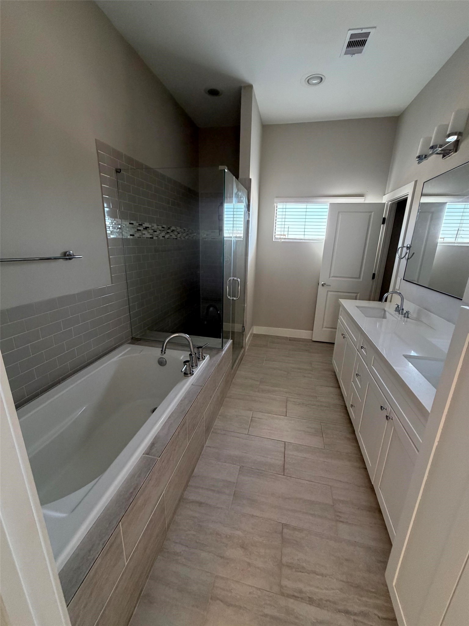 10806 Warwana Road, Unit A Houston, TX 77043 - Photo 34 of 37 a bathroom with a large tub and sink