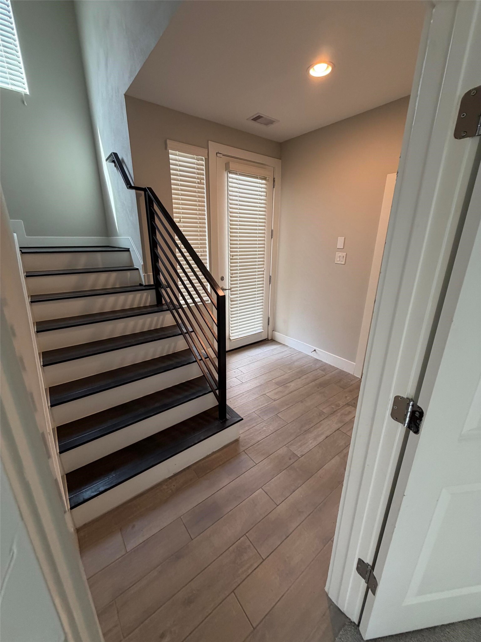 10806 Warwana Road, Unit A Houston, TX 77043 - Photo 5 of 37 a view of entryway