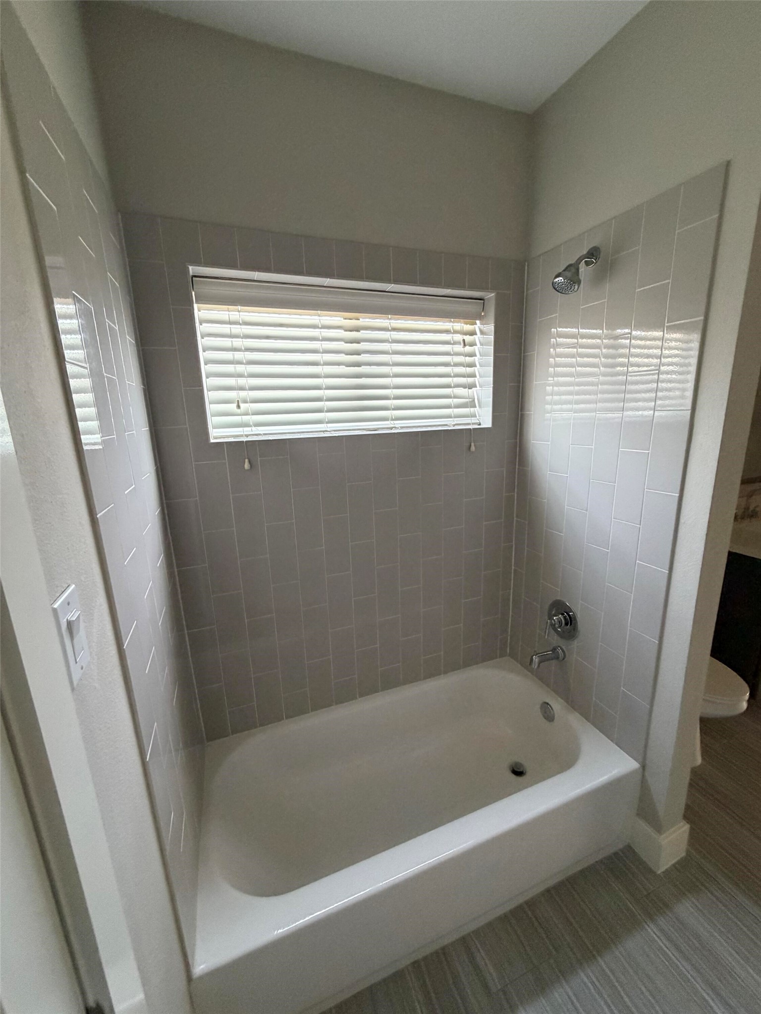 10806 Warwana Road, Unit A Houston, TX 77043 - Photo 9 of 37 a bathroom with a bathtub