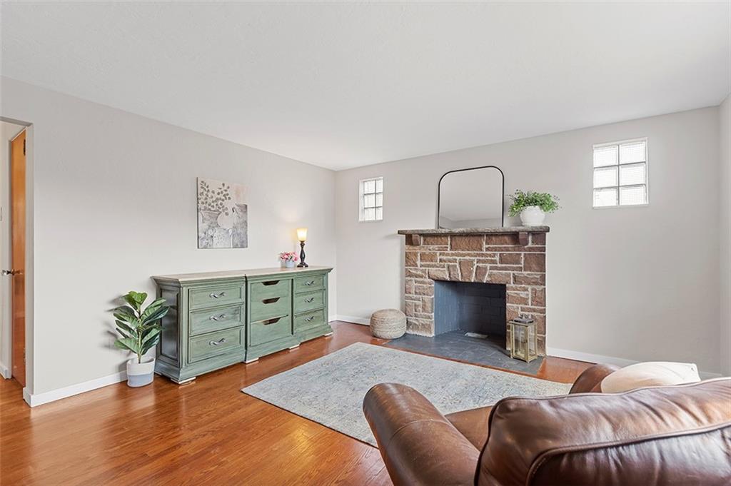 3521 Willett Road Pittsburgh, PA 15227 - Photo 4 of 29 Gallery Image 4
