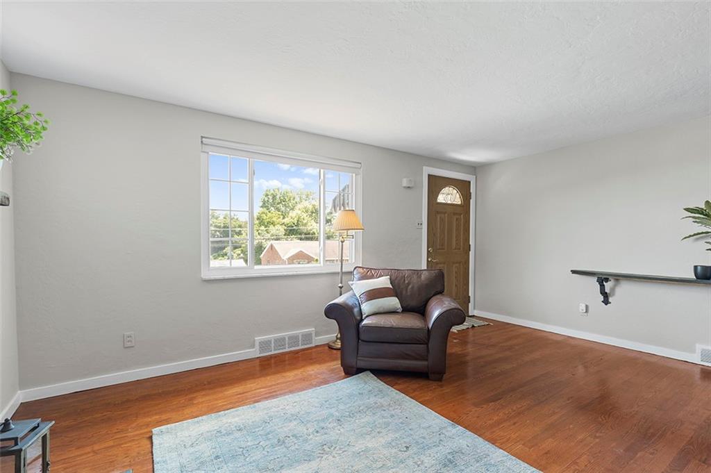 3521 Willett Road Pittsburgh, PA 15227 - Photo 6 of 29 Gallery Image 6