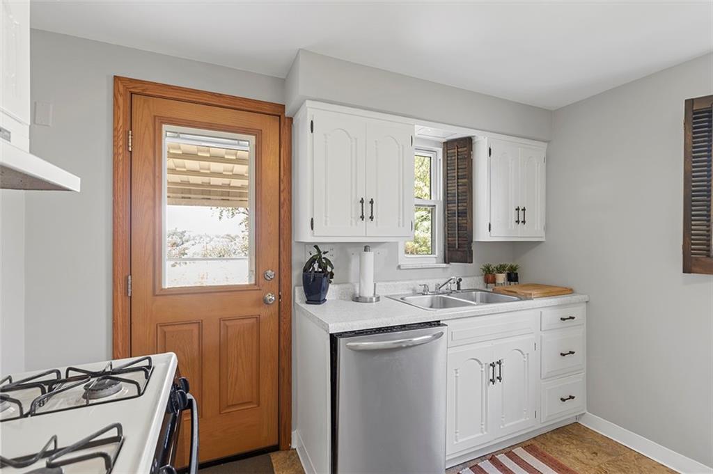 3521 Willett Road Pittsburgh, PA 15227 - Photo 10 of 29 Gallery Image 10