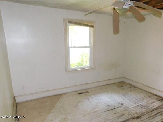 215 Seventh Street Ayden, NC 28513 - Photo 5 of 10 DSCN9057 (2)