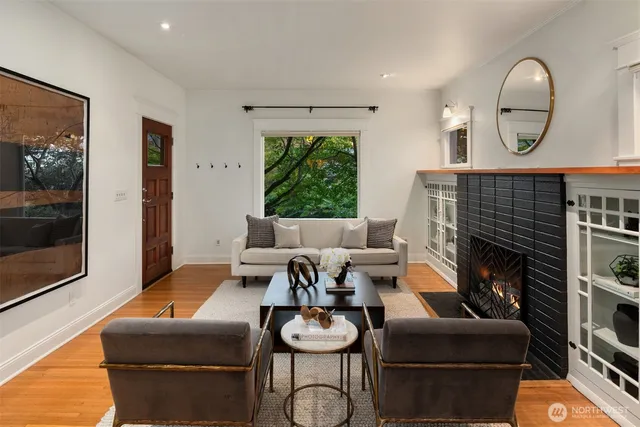 $1,149,950 | 1807 11th Avenue West, Seattle, WA 98119