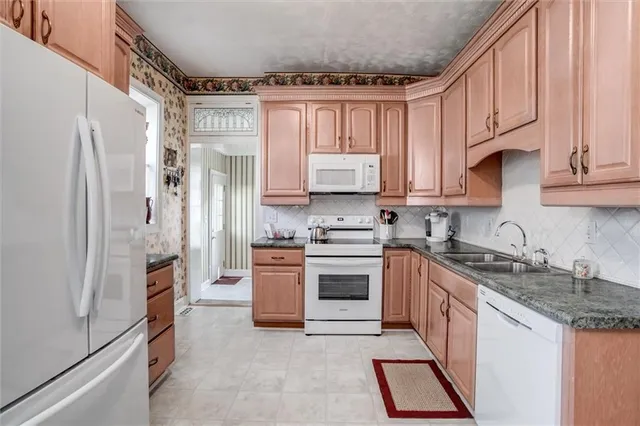 $350,000 | 3236 St John Avenue, Kansas City, MO 64123