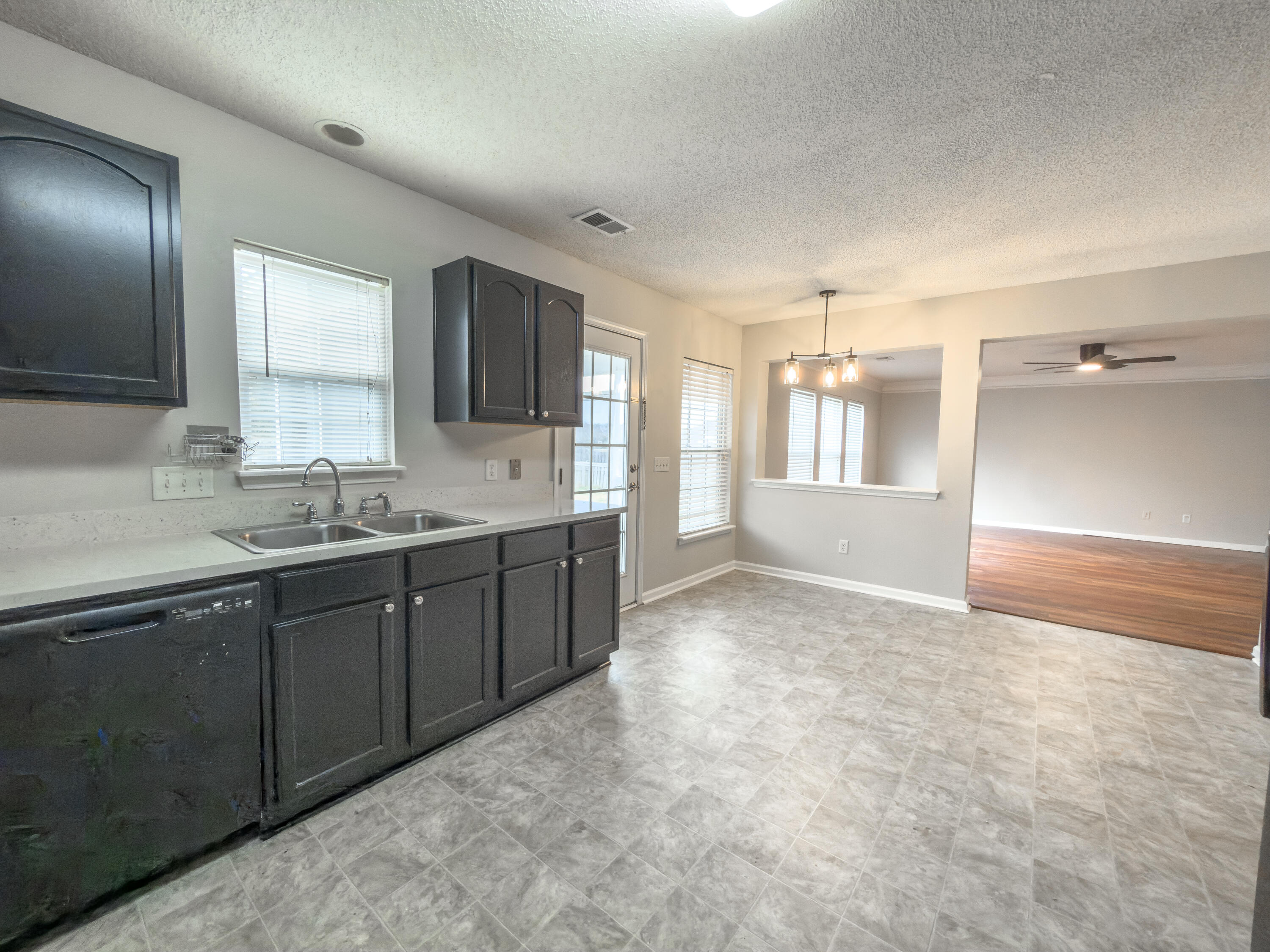 440 Dovetail Circle Summerville, SC 29483 - Photo 11 of 29 IMG_1030