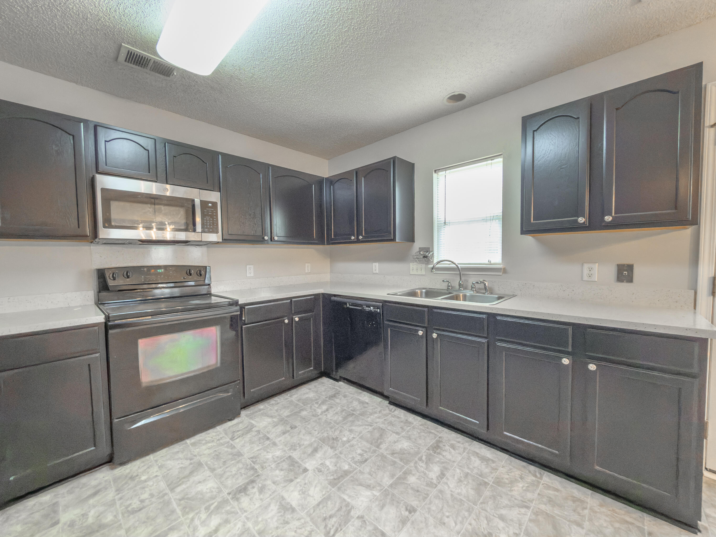 440 Dovetail Circle Summerville, SC 29483 - Photo 12 of 29 IMG_1031