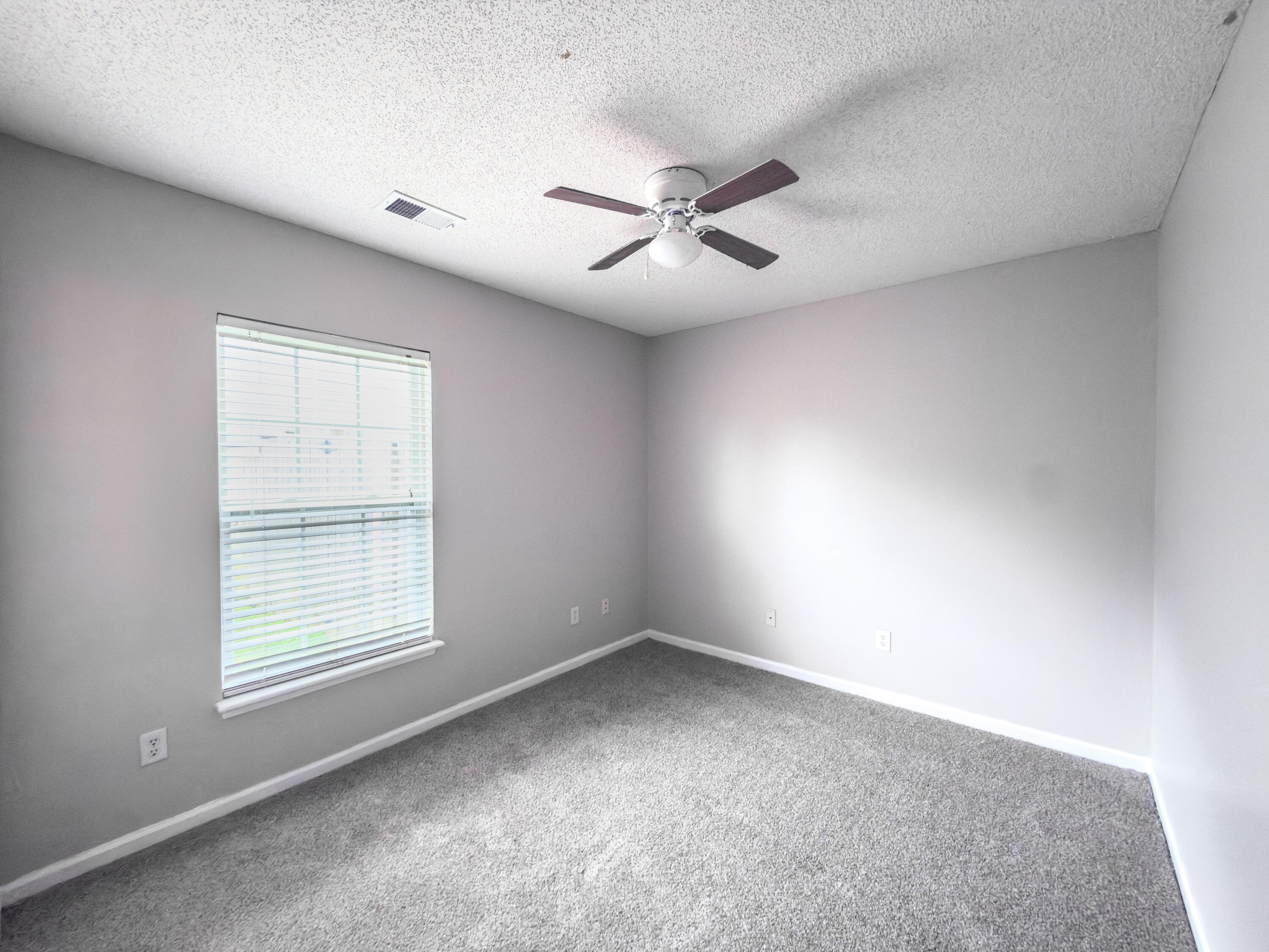 440 Dovetail Circle Summerville, SC 29483 - Photo 14 of 29 IMG_1033