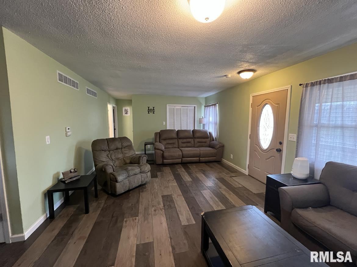 124 Harmony Lane Macomb, IL 61455 - Photo 2 of 23