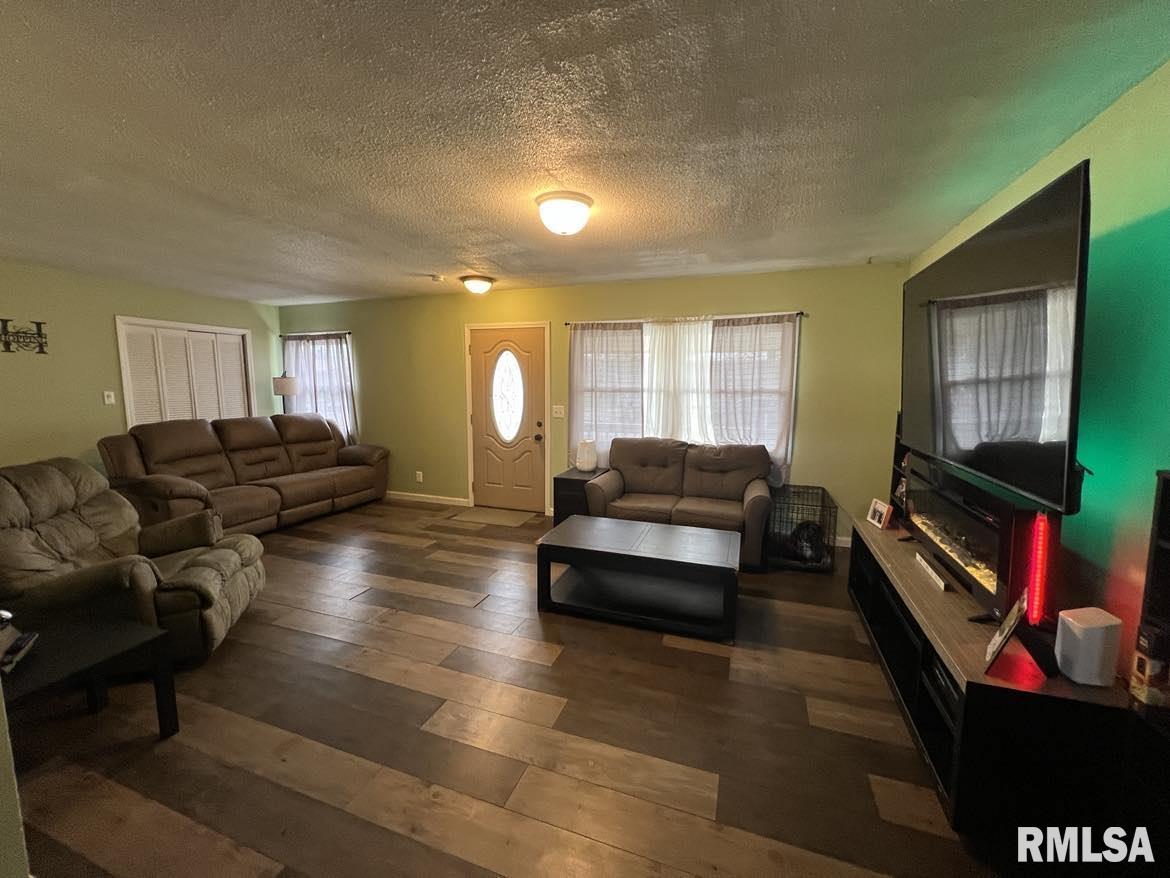 124 Harmony Lane Macomb, IL 61455 - Photo 3 of 23