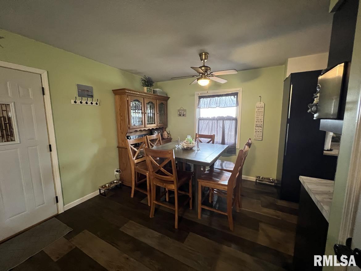 124 Harmony Lane Macomb, IL 61455 - Photo 4 of 23