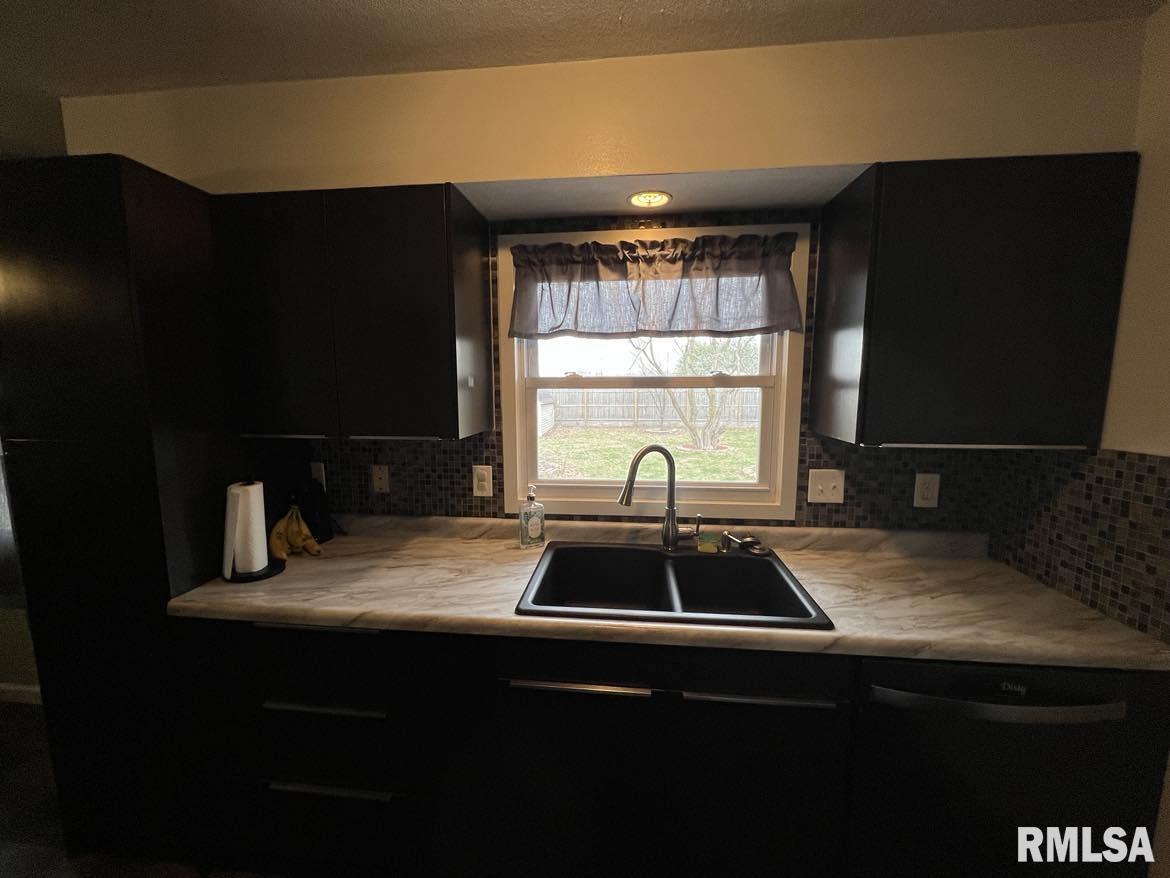 124 Harmony Lane Macomb, IL 61455 - Photo 8 of 23