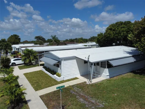 $235,000 | 113 Northwest 52nd Court, Deerfield Beach, FL 33064