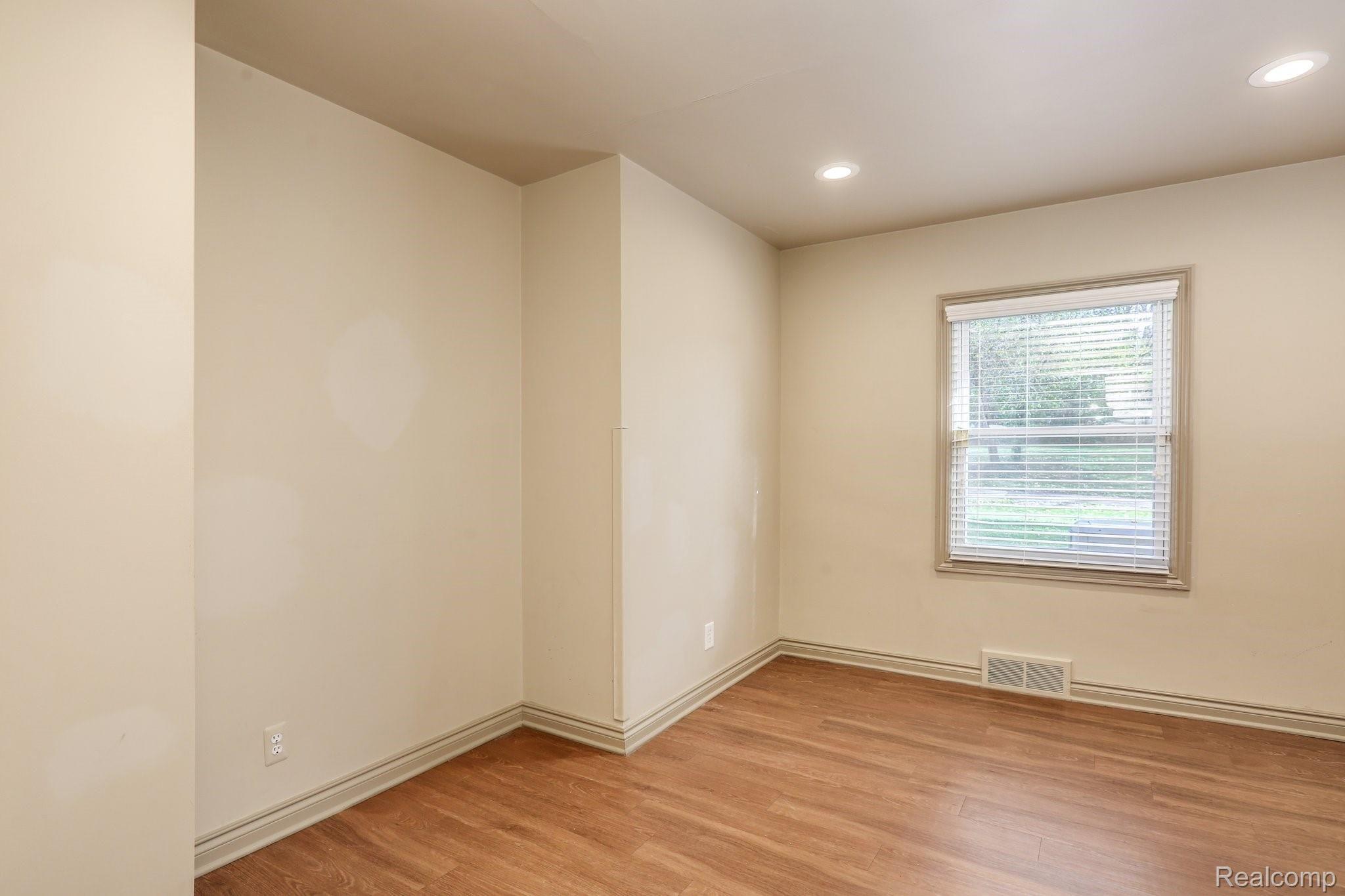 25304 Farmington Road Farmington, MI 48336 - Photo 35 of 62 Bedroom