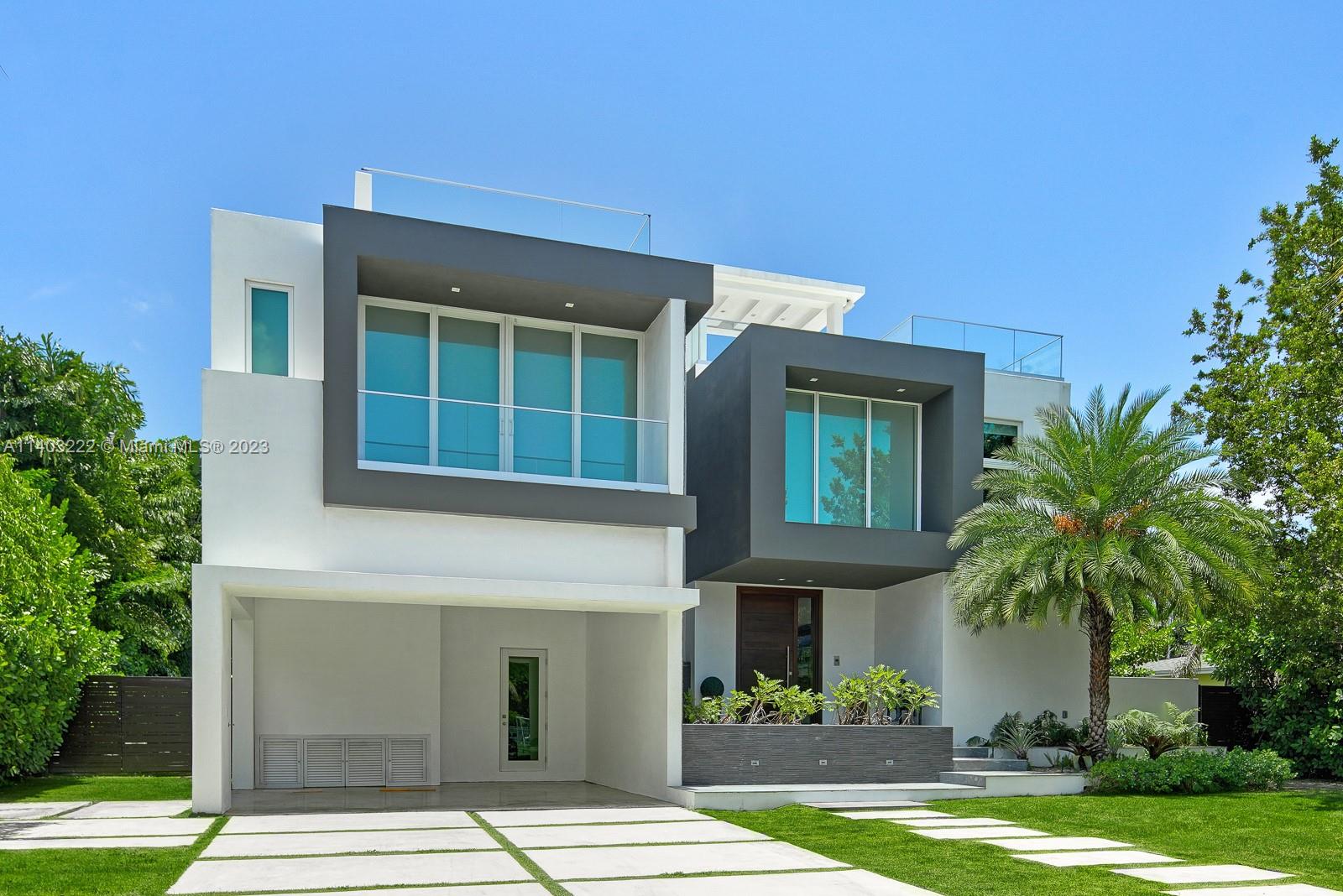 141 Harbor Drive Key Biscayne, FL 33149 - Photo 2 of 56