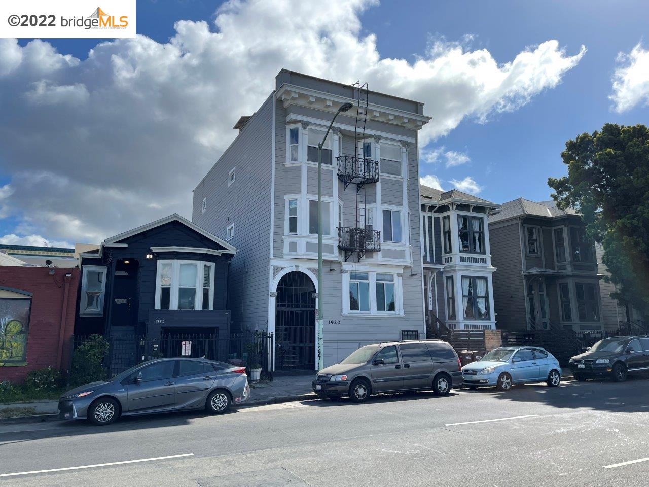 a car parked in front of a building