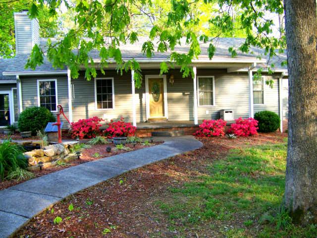 181 East Biggs Road Portland, TN 37148 - Photo 1 of 20 a front view of a house with a yard