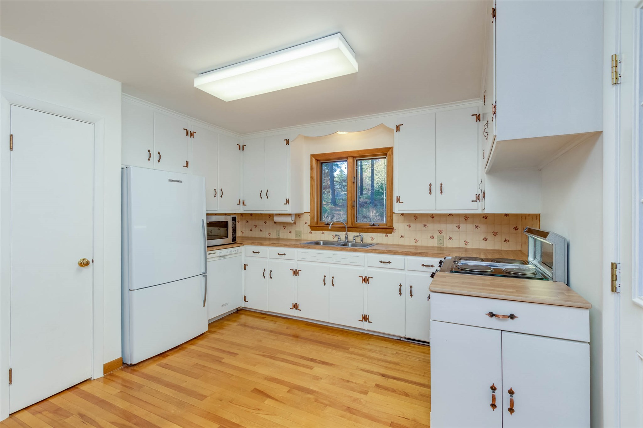 81 Ponemah Road Amherst, NH 03031 - Photo 26 of 39