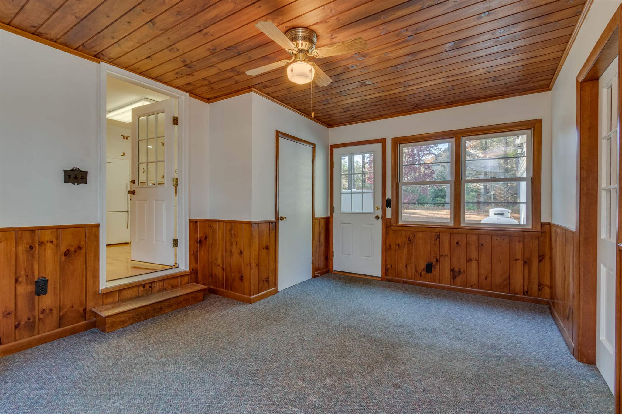81 Ponemah Road Amherst, NH 03031 - Photo 4 of 39