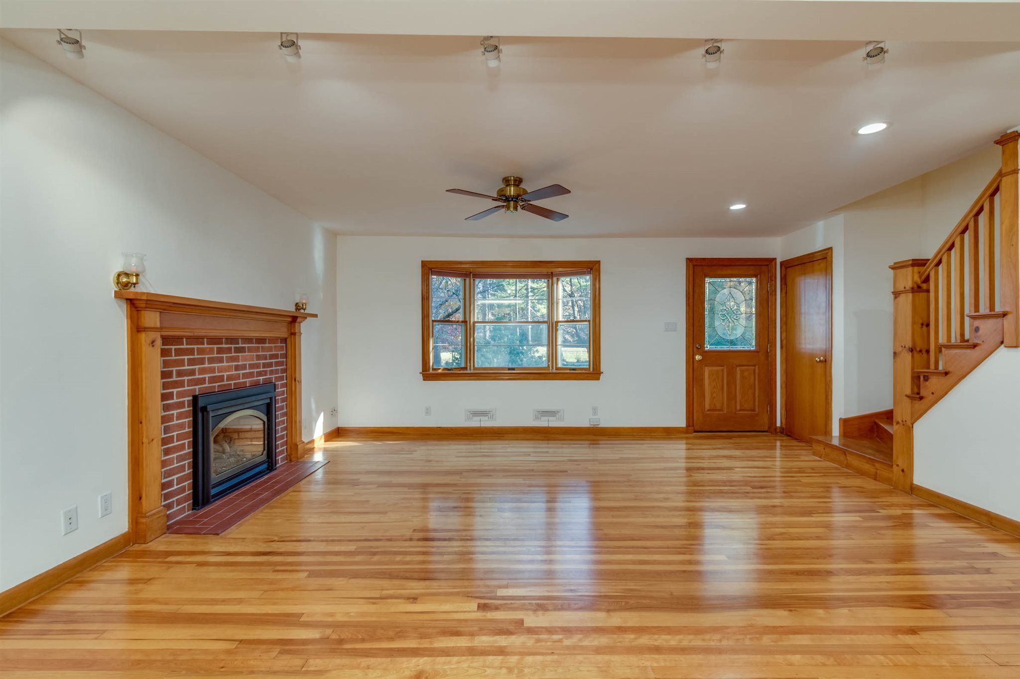 81 Ponemah Road Amherst, NH 03031 - Photo 7 of 39