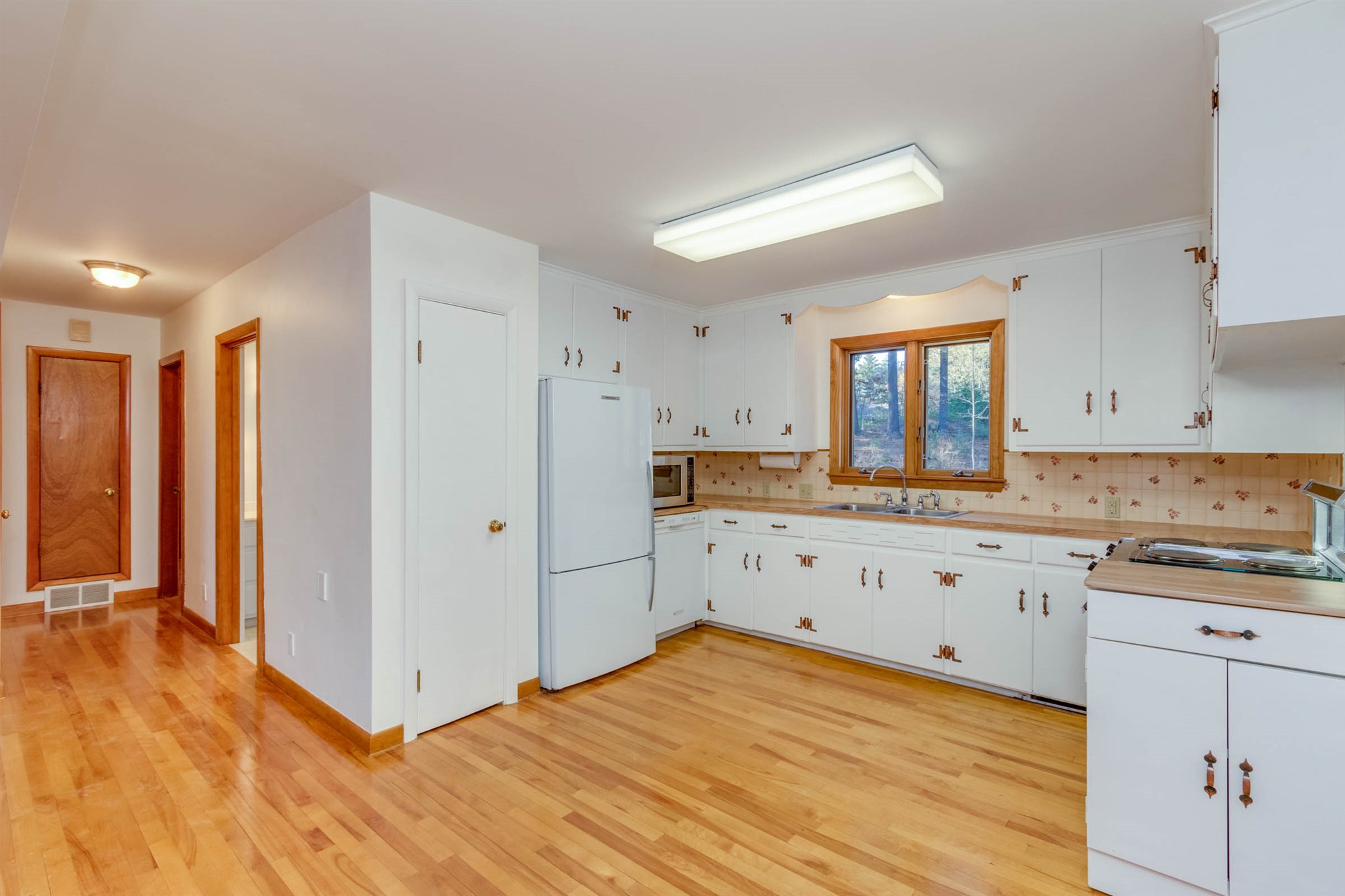 81 Ponemah Road Amherst, NH 03031 - Photo 8 of 39