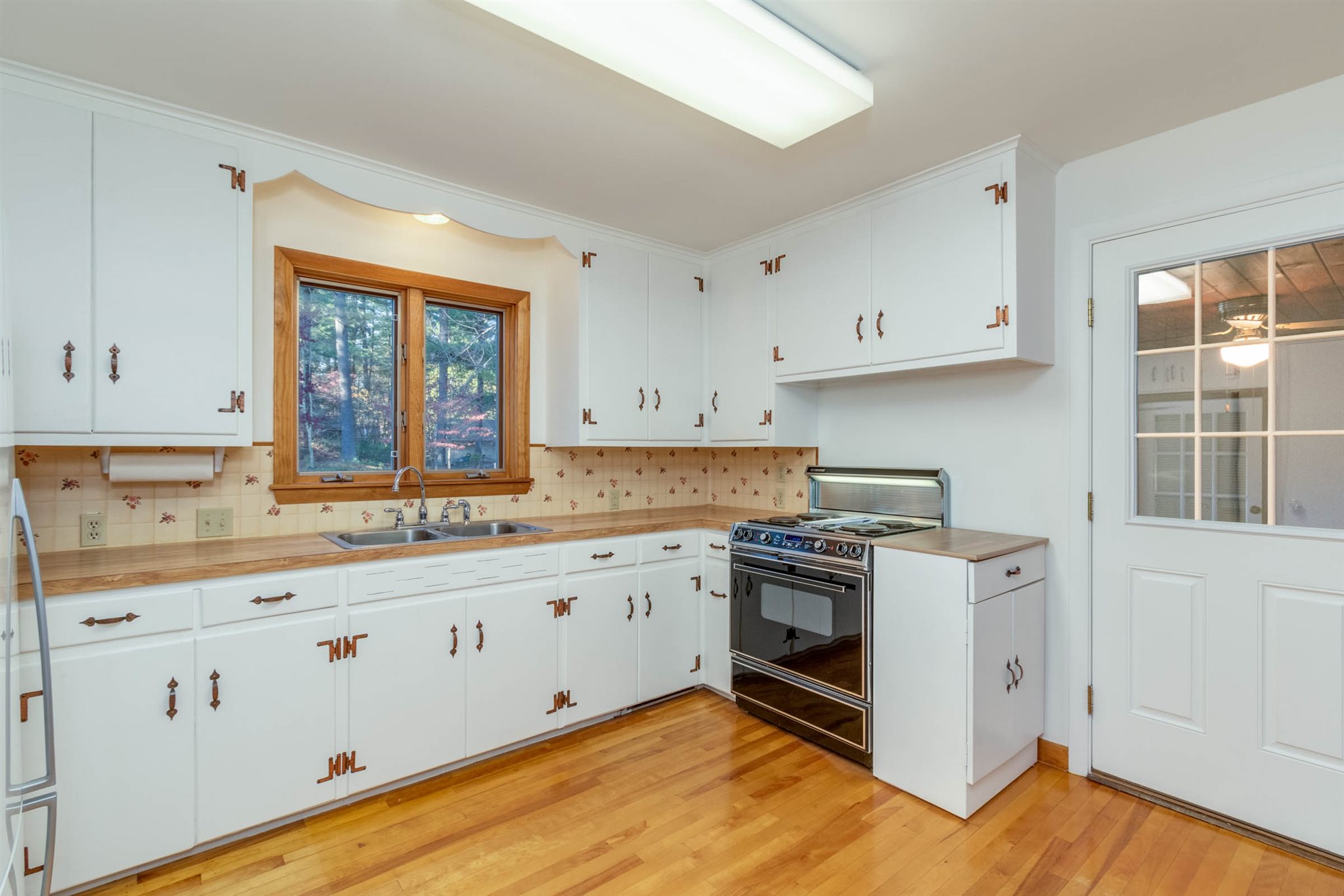 81 Ponemah Road Amherst, NH 03031 - Photo 10 of 39