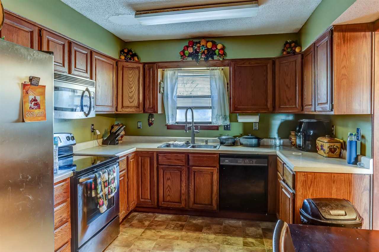 10 Windsor Road Memphis, TN 38109 - Photo 11 of 25 a kitchen with stainless steel appliances granite countertop a stove a sink and a refrigerator