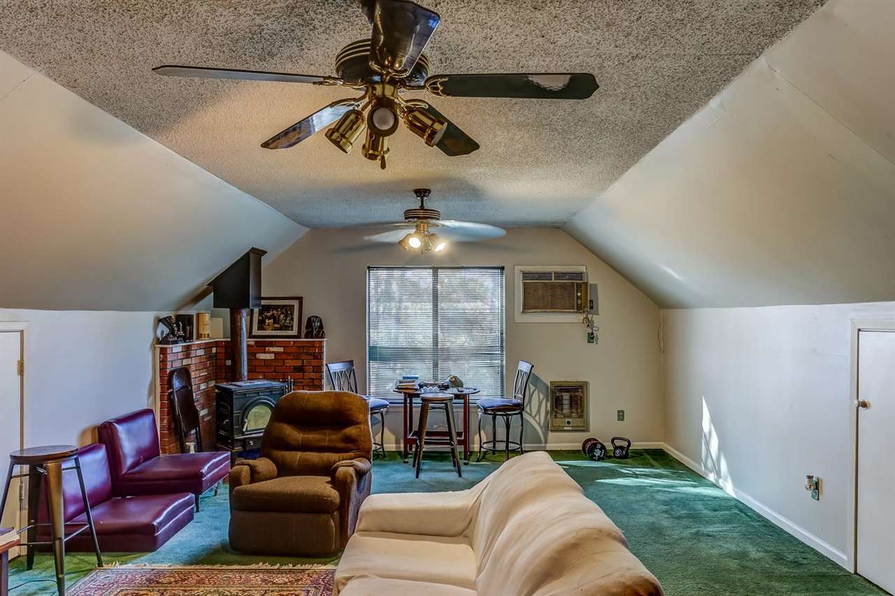 10 Windsor Road Memphis, TN 38109 - Photo 18 of 25 a living room with furniture and a chandelier