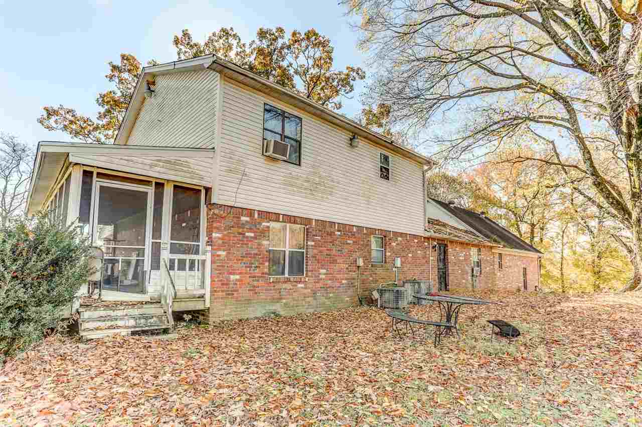 10 Windsor Road Memphis, TN 38109 - Photo 20 of 25 a view of a house with a bench and wooden fence