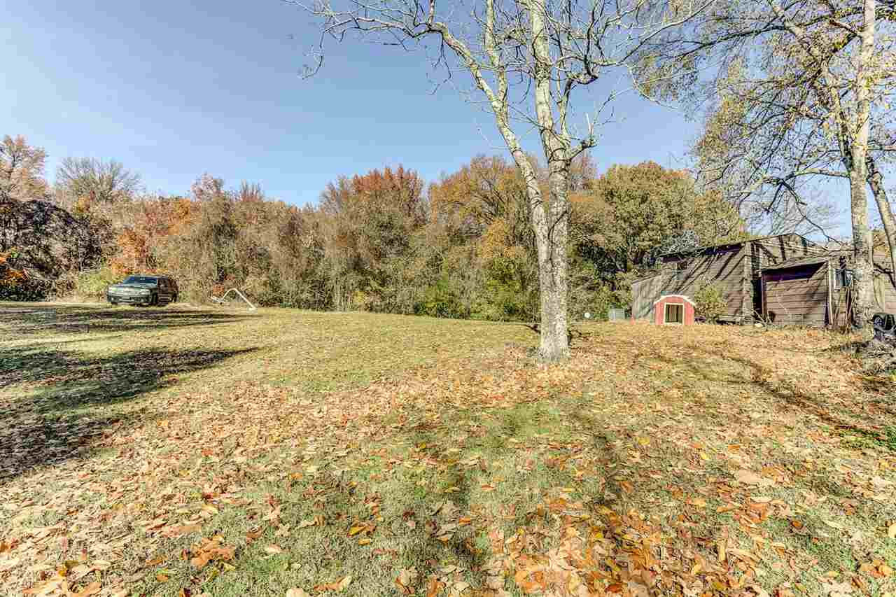 10 Windsor Road Memphis, TN 38109 - Photo 23 of 25 a view of dirt yard with a tree