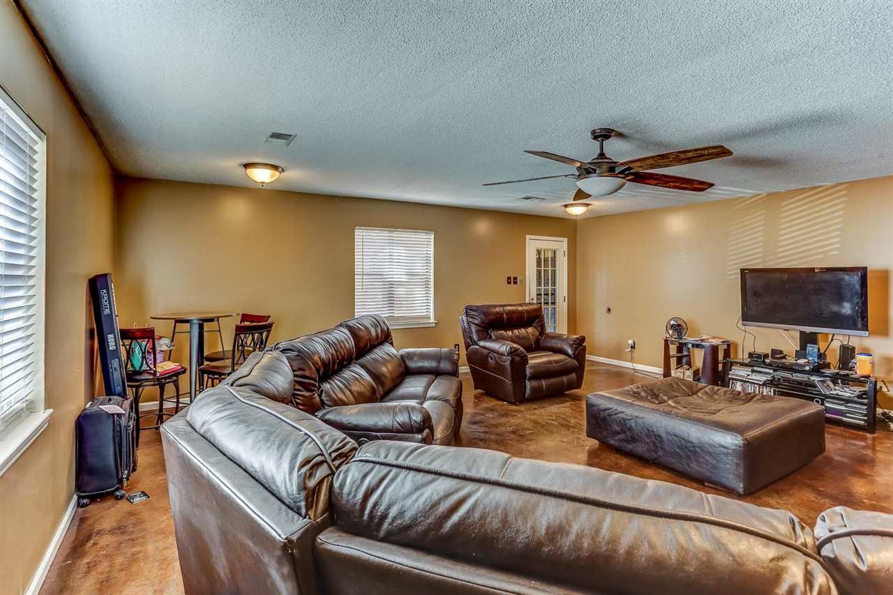 10 Windsor Road Memphis, TN 38109 - Photo 6 of 25 a living room with furniture and a flat screen tv
