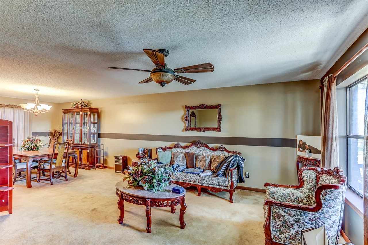 10 Windsor Road Memphis, TN 38109 - Photo 9 of 25 a living room with furniture