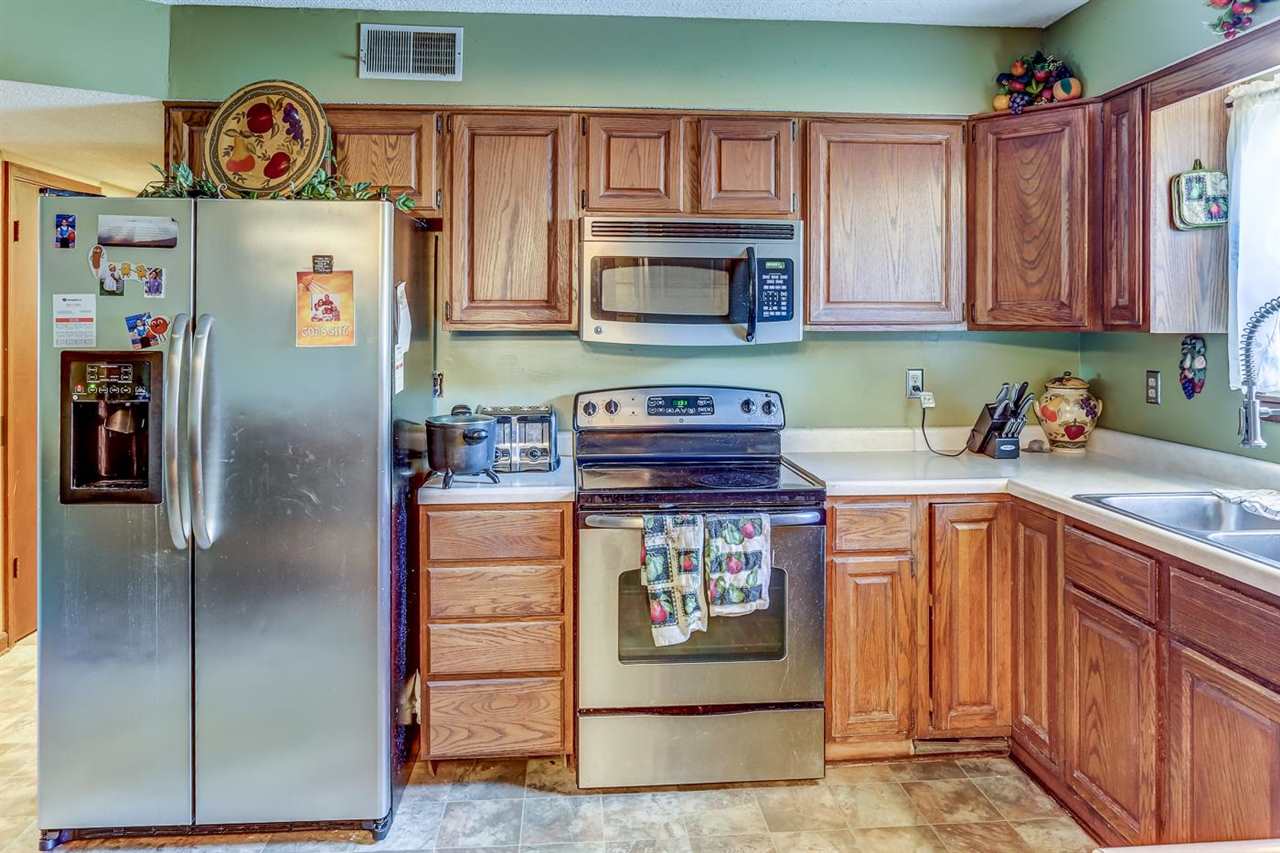 10 Windsor Road Memphis, TN 38109 - Photo 10 of 25 a kitchen with stainless steel appliances granite countertop a refrigerator and a stove top oven