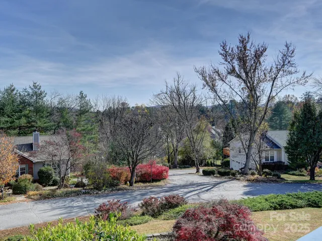 $729,000 | 21 Old Applewood Lane, Hendersonville, NC 28739